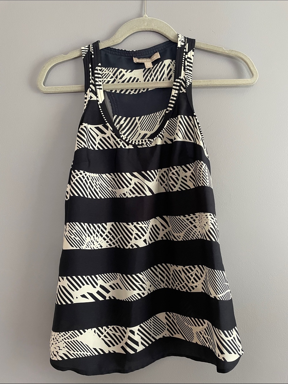 Banana Republic Navy and White Graphic Pattern Blouse